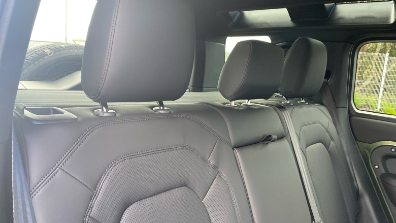 Land Rover Defender 3.0 D250 X-Dynamic SE 110 5dr Auto Diesel Estate